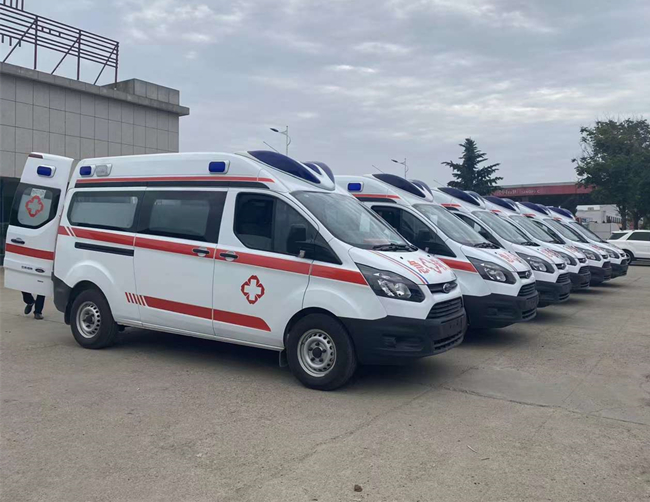 海南三亚医院定制的六辆福特V362全顺医院救护车准时发车